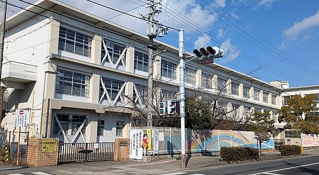 大山崎町立大山崎小学校(約540m)
