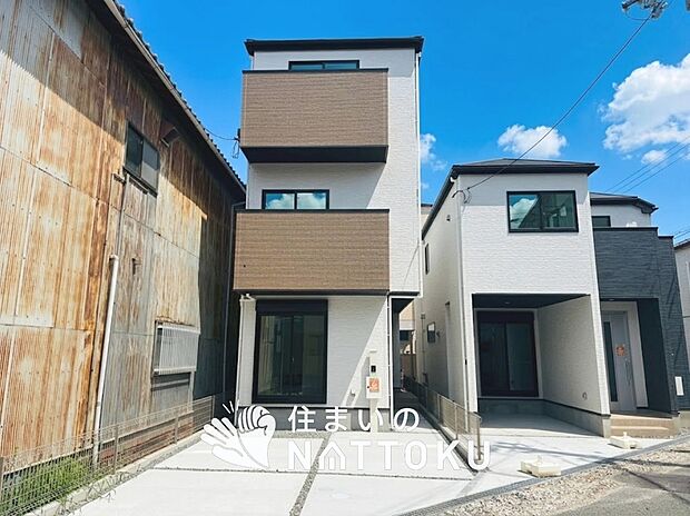 【現地写真（外観）【１号地】】軽くて火災に強い屋根材を採用し、地震時の建物への負担や揺れを軽減しています。