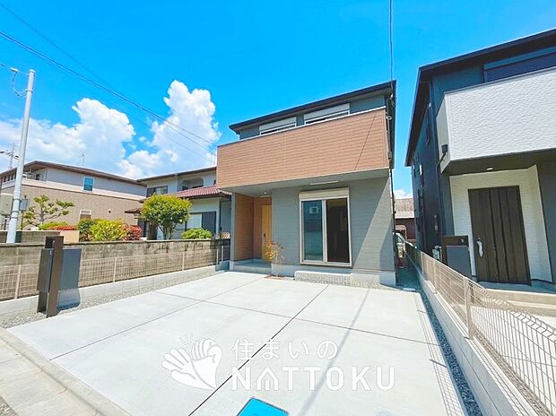 【現地写真（外観）【１号地】】雨で汚れを落とし、耐久性・耐候性に優れた外壁を使用しています。