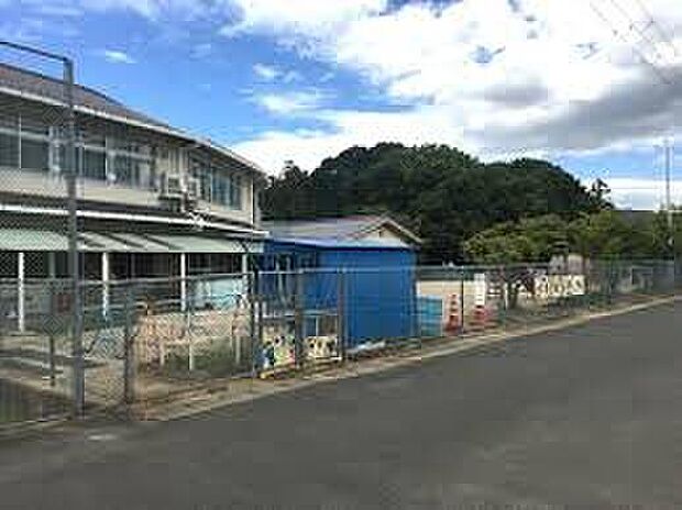 京田辺市立草内幼稚園(約910m)