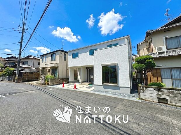 【現地写真(前道含む外観)】お引渡し後も無償の定期点検を行っており、暮らしの安心をお届けしています。