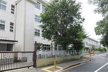 藤井寺市立藤井寺西小学校 560ｍ(徒歩7分)