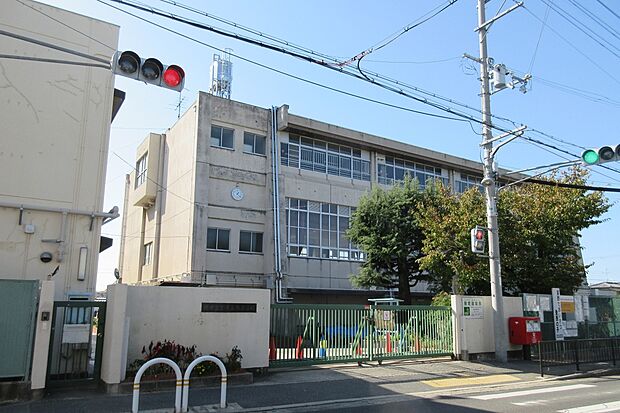 堺市立登美丘西小学校(約660m)
