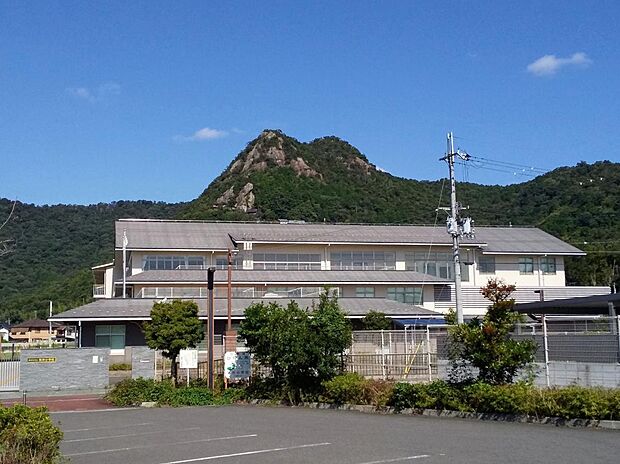 東近江市立箕作小学校(約790m)