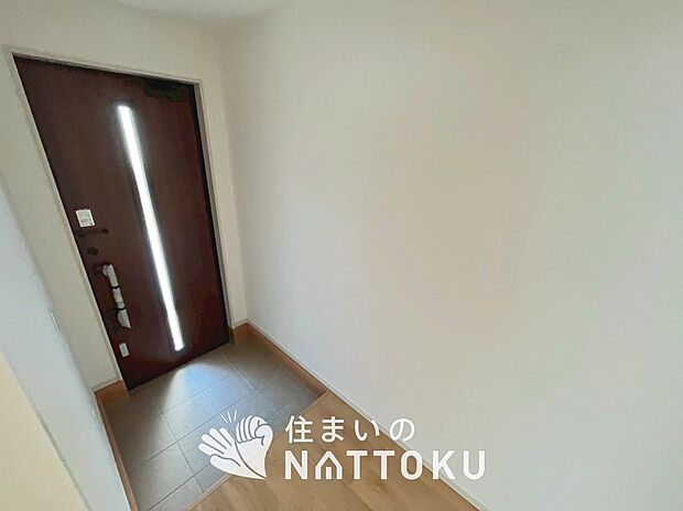 【現地写真(玄関)】玄関には、大型のシューズ収納を設置しています。