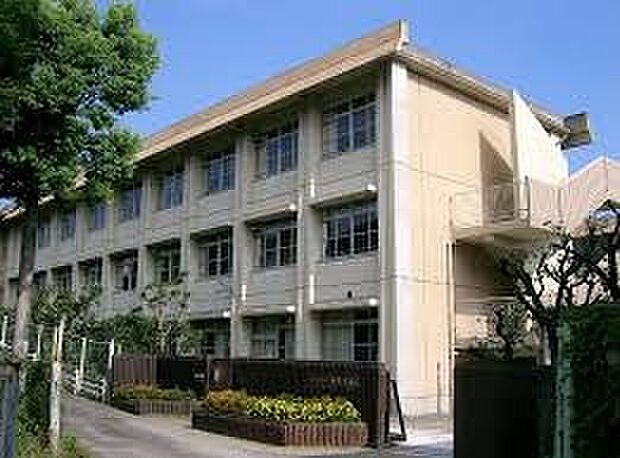 河内長野市立西中学校(約1,900m)
