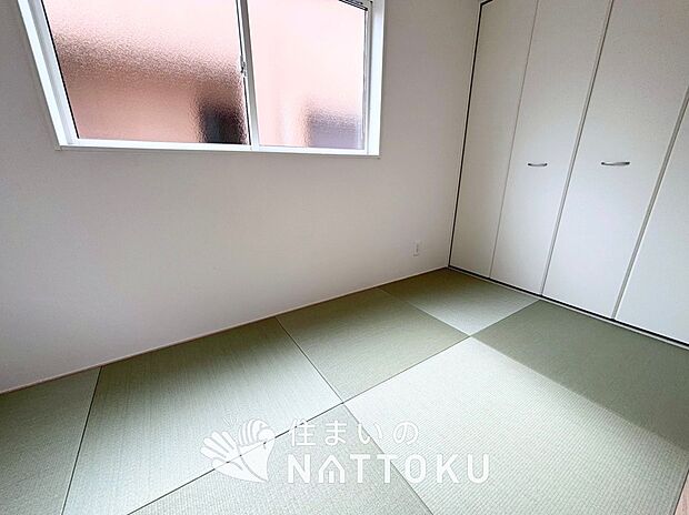 【現地写真(和室)】大壁仕様の新和室。くつろぎの空間です。