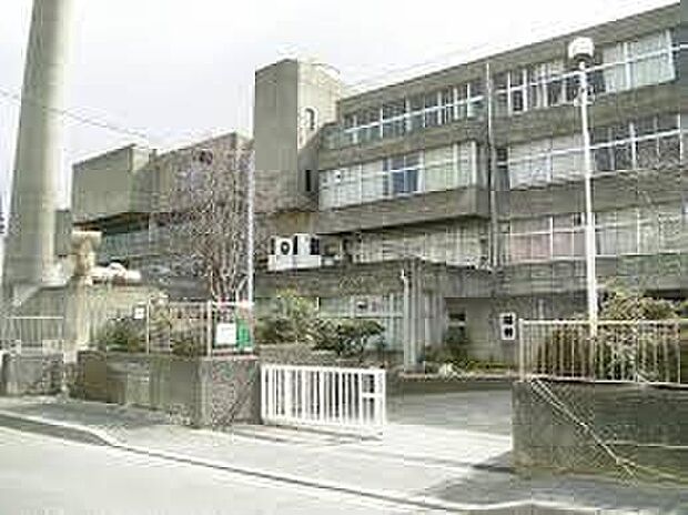 八尾市立桂中学校（約1,034m）