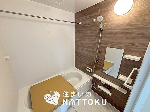 【現地写真（浴室）】浴室暖房乾燥機付き。１坪タイプで広々です。