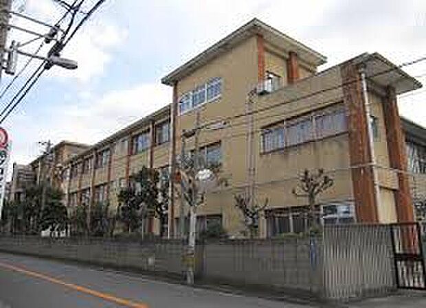 寝屋川市立西小学校（約250m）