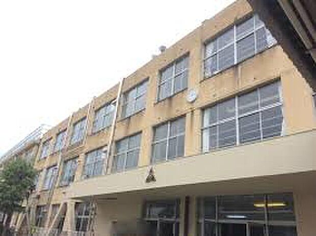 城陽市立久津川小学校(約560m)