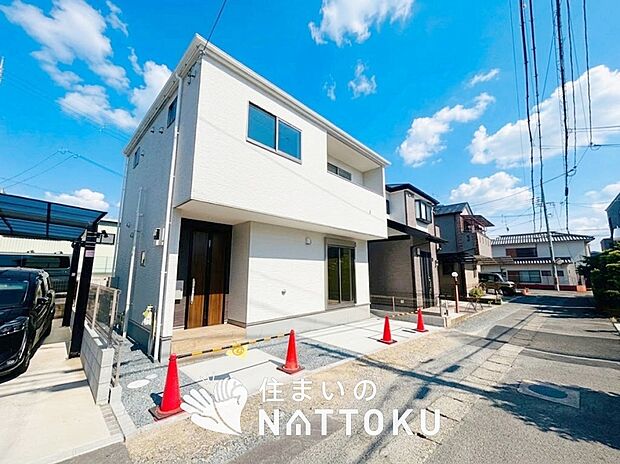 【現地写真(前道含む外観)】断熱性、気密性を高める工夫で一年中ずっと心地よく暮らせる、高気密・高断熱です。