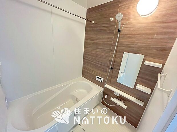 【現地写真（浴室）】浴室暖房乾燥機付き。１坪タイプで広々です。