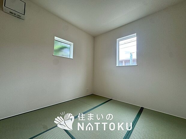 【現地写真（和室）】大壁仕様の新和室。くつろぎの空間です。