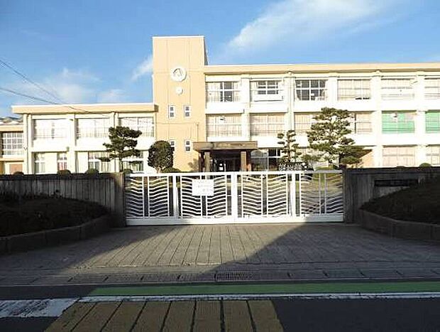 甲賀市立綾野小学校（約210m）