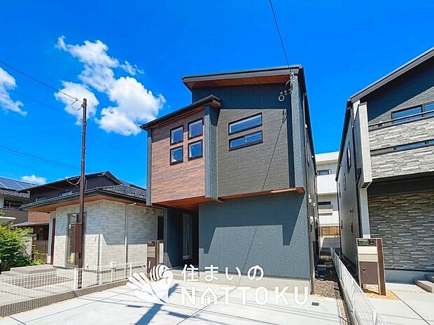 【現地写真（外観）【１号地】】雨で汚れを落とし、耐久性・耐候性に優れた外壁を使用しています。