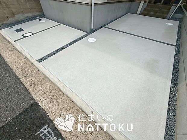 【現地写真（駐車場）】駐車スペースが広く、運転が苦手な方も安心です。