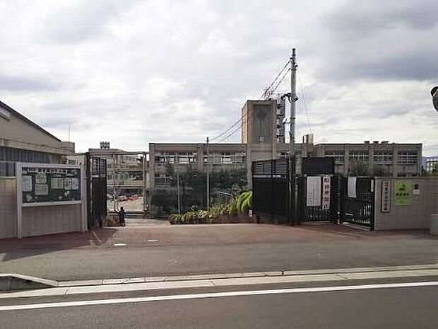 宇治市立東宇治中学校(約1,000m)