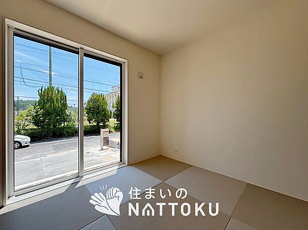 【現地写真(和室)】大壁仕様の新和室。くつろぎの空間です。