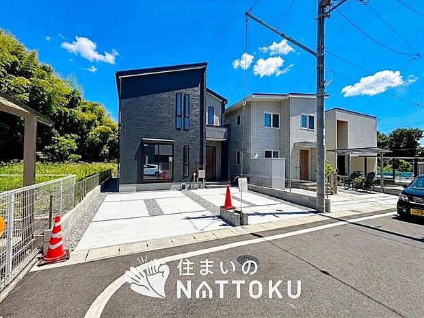 【現地写真(前道含む外観)】健康被害に配慮したもっとも安全性の高い建材を採用し、シックハウス対策をしております。