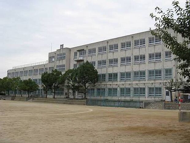 堺市立登美丘中学校(約2,000m)