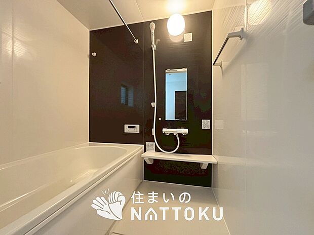 【現地写真(浴室)】浴室暖房乾燥機付き。1坪タイプで広々です。
