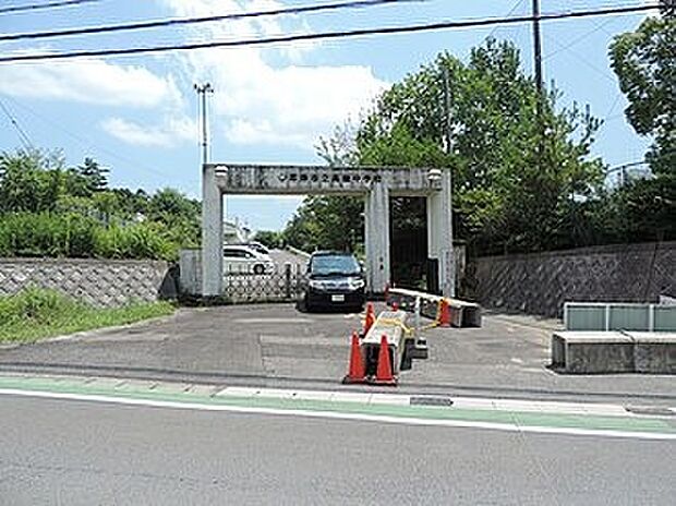 草津市立高穂中学校(約2,300m)