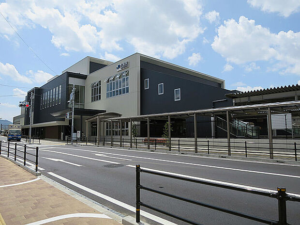 八尾駅(約800m)