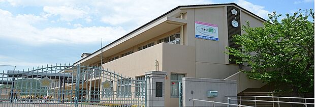 亀岡市立曽我部小学校(約700m)