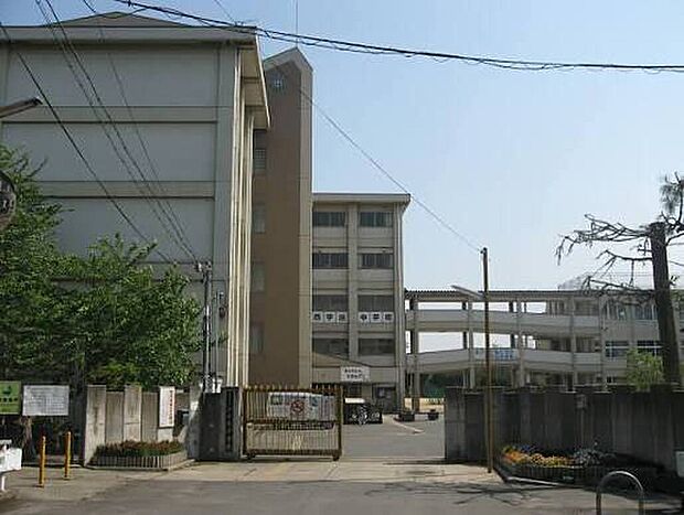 宇治市立西宇治中学校(約1,000m)