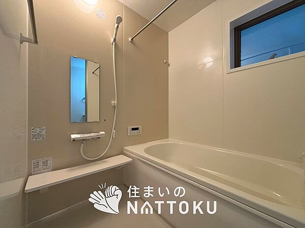 【現地写真(浴室)】浴室暖房乾燥機付き。1坪タイプで広々です。