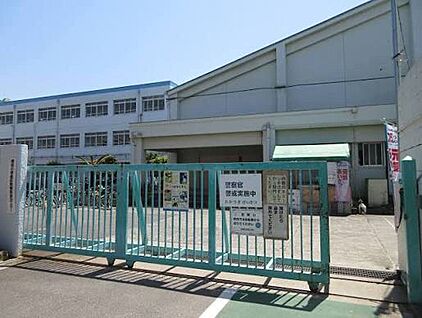 高槻市立若松小学校 379ｍ(徒歩5分)