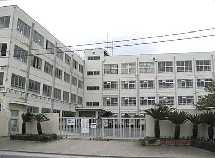 高槻市立城南中学校 628ｍ(徒歩8分)