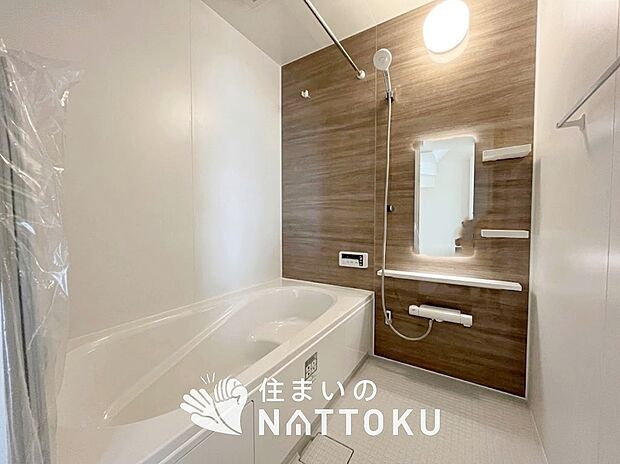 【現地写真(浴室)】浴室暖房乾燥機付き。1坪タイプで広々です。