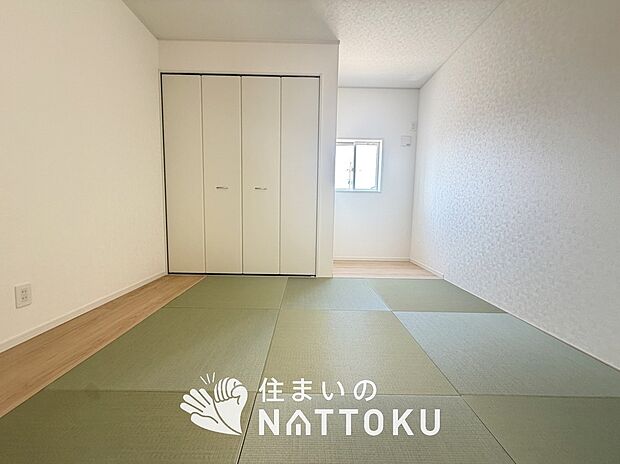 【現地写真（和室）】大壁仕様の新和室。くつろぎの空間です。