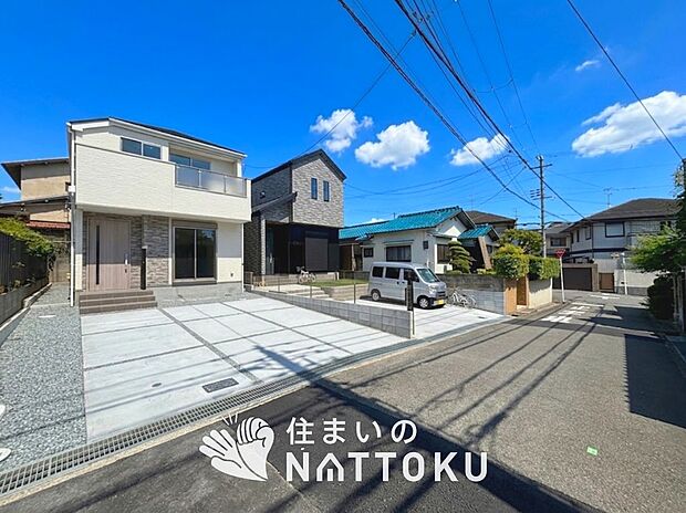 【現地写真(前道含む外観)】健康被害に配慮したもっとも安全性の高い建材を採用し、シックハウス対策をしております。