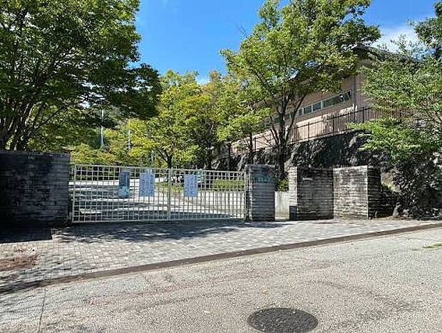 京都市立大枝中学校(約1,300m)