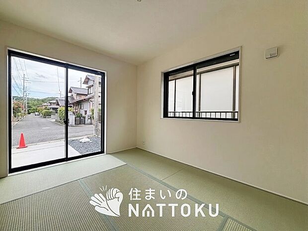 【現地写真(和室)】大壁仕様の新和室。くつろぎの空間です。