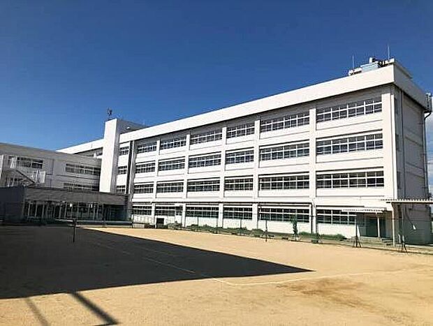 泉佐野市立第三中学校(約1,300m)