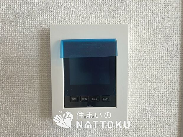 【TVモニター付インターホン】来訪者を画像と音声で確認できる、防犯性に優れた安心のシステム。
スッキリしたデザインで、誰でも簡単に操作できます。