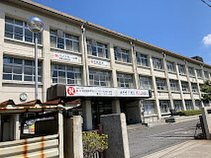 彦根市立鳥居本中学校 340ｍ(徒歩5分)