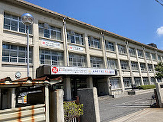 彦根市立鳥居本中学校(約340m)
