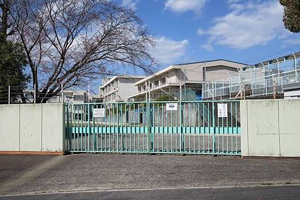 枚方市立菅原東小学校(約1,500m)