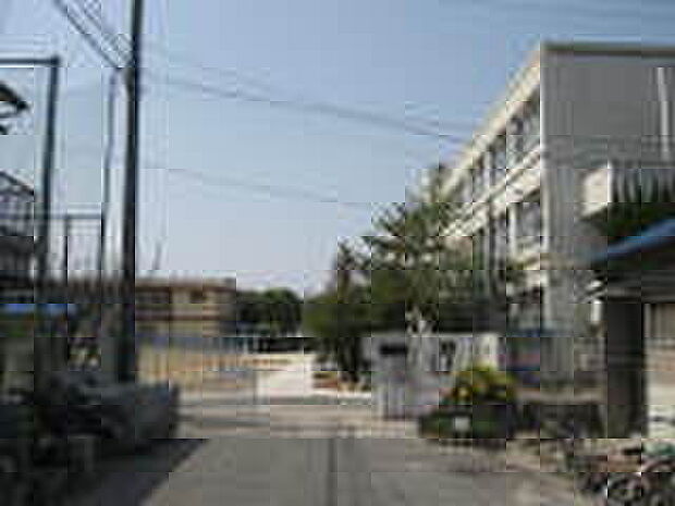 寝屋川市立啓明小学校（約800m）