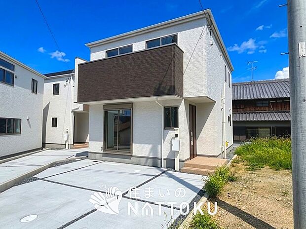 【現地写真(外観)【1号地】】軽くて火災に強い屋根材を採用し、地震時の建物への負担や揺れを軽減しています。