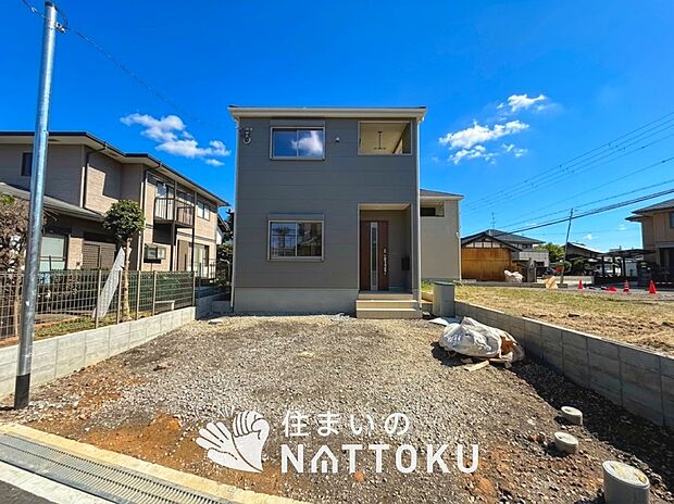 【現地写真（外観）【１号地】】雨で汚れを落とし、耐久性・耐候性に優れた外壁を使用しています。