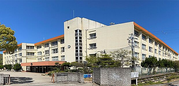 和歌山市立楠見中学校（約2,500m）