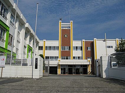 岩出市立上岩出小学校 920ｍ(徒歩12分)