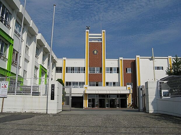 岩出市立上岩出小学校（約920m）