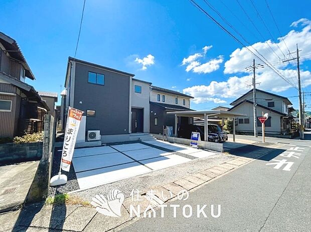 【現地写真(前道含む外観)】健康被害に配慮したもっとも安全性の高い建材を採用し、シックハウス対策をしております。